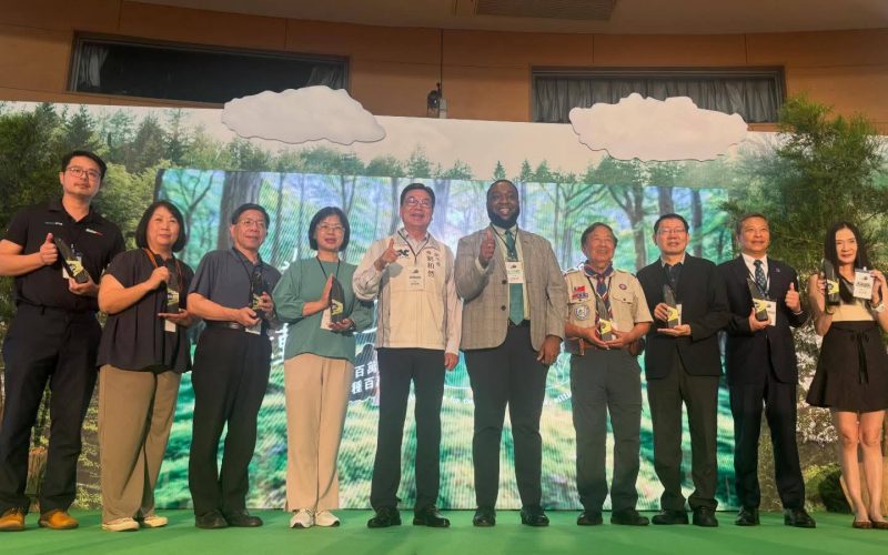 Ambassador Francis Joins “One Million People, One Million Trees” Recognition Ceremony