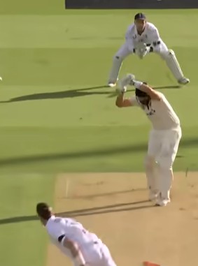 Robinson Routs New Zealand Top Order on 16 -Wicket Day